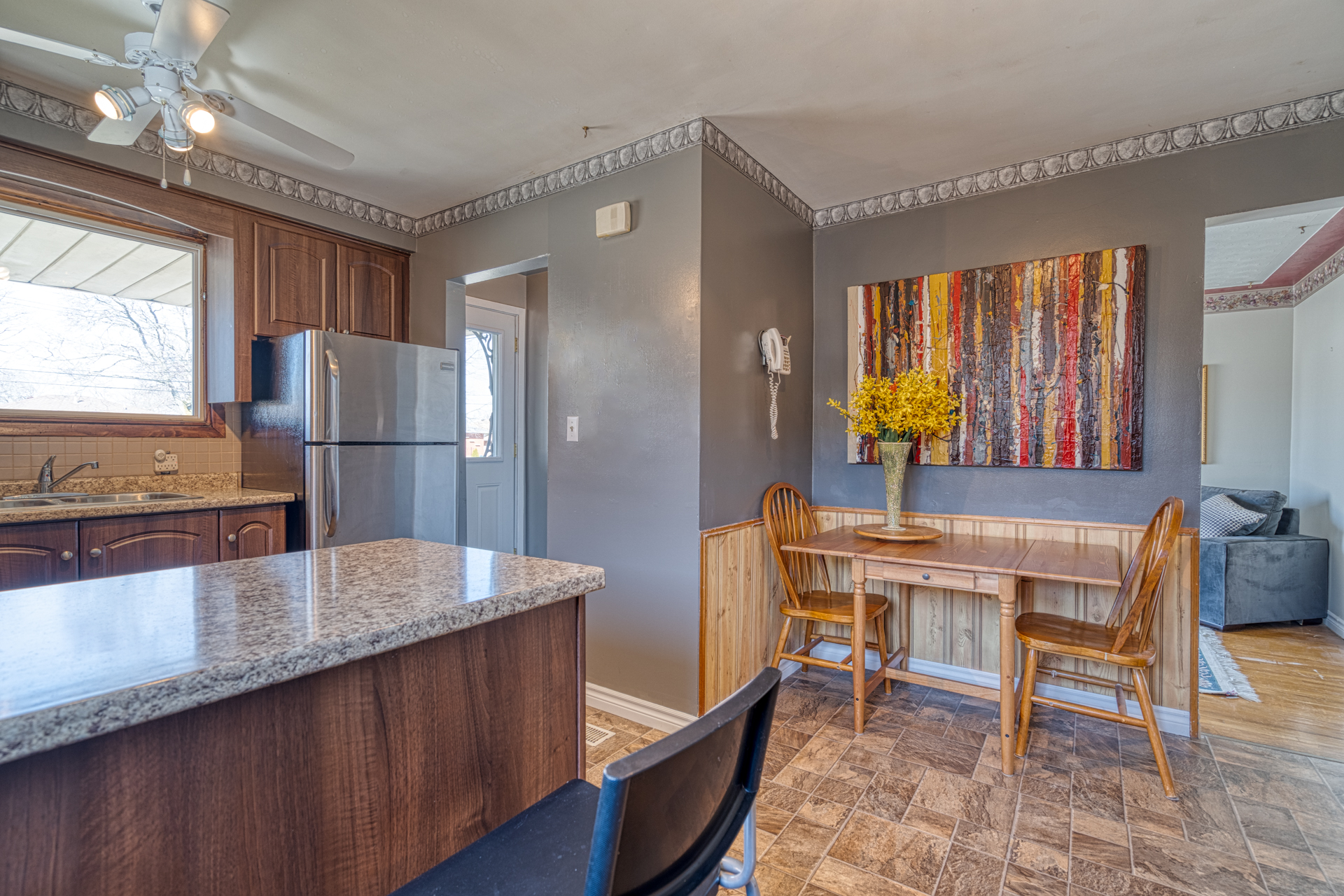 927-Upper-Ottawa-Street-6